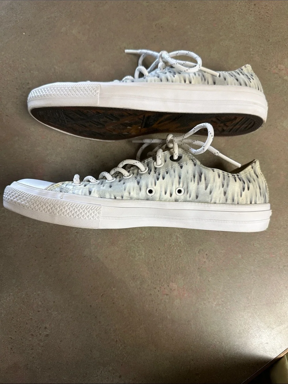 Converse x Futura “Skyfall” Low-Top Sneakers in White and Neon Yellow - Picture 11 of 16
